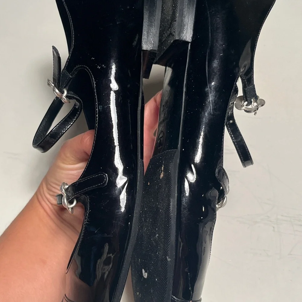CHANEL Black Patent Leather Flats with Silver Floral Accents - Picture 5 of 14